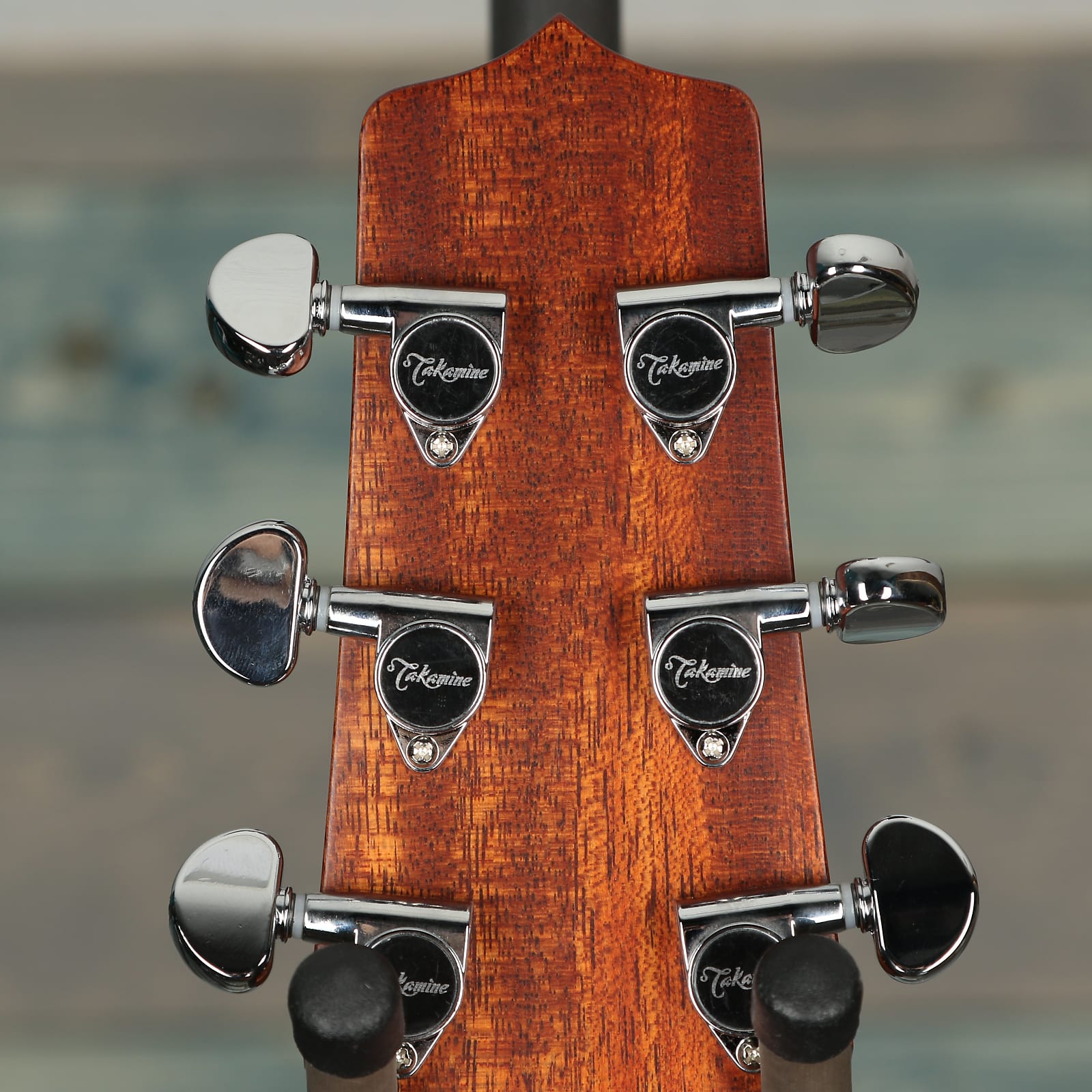 Takamine P2DC Acoustic Guitar w/Case