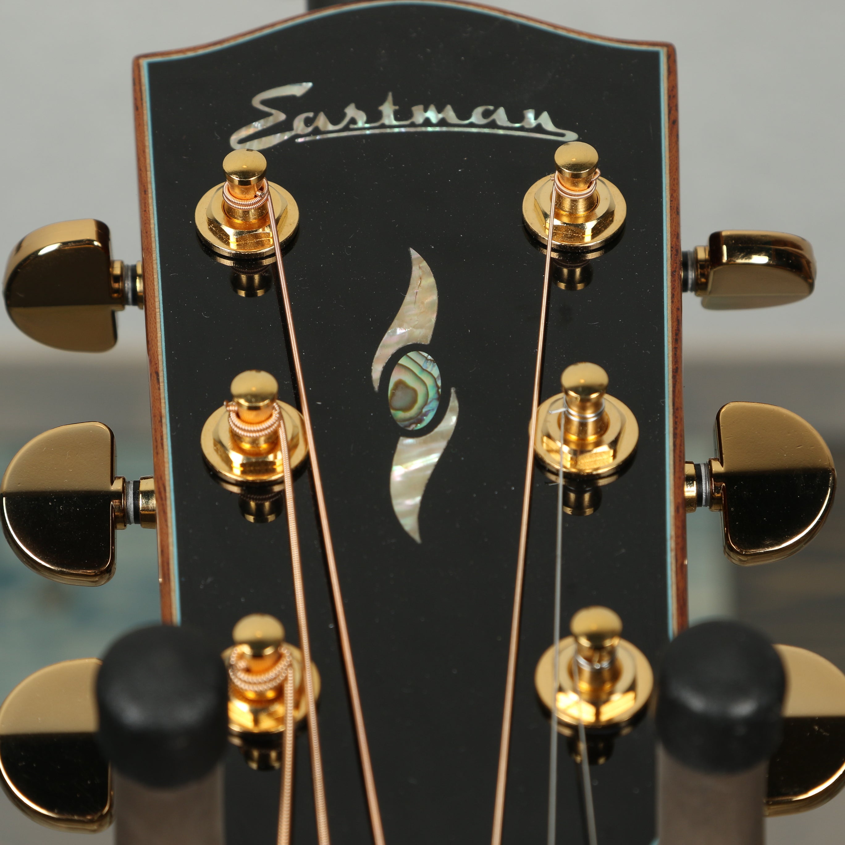 Eastman Guitars AC722CE Cutaway Grand Auditorium A/E Guitar