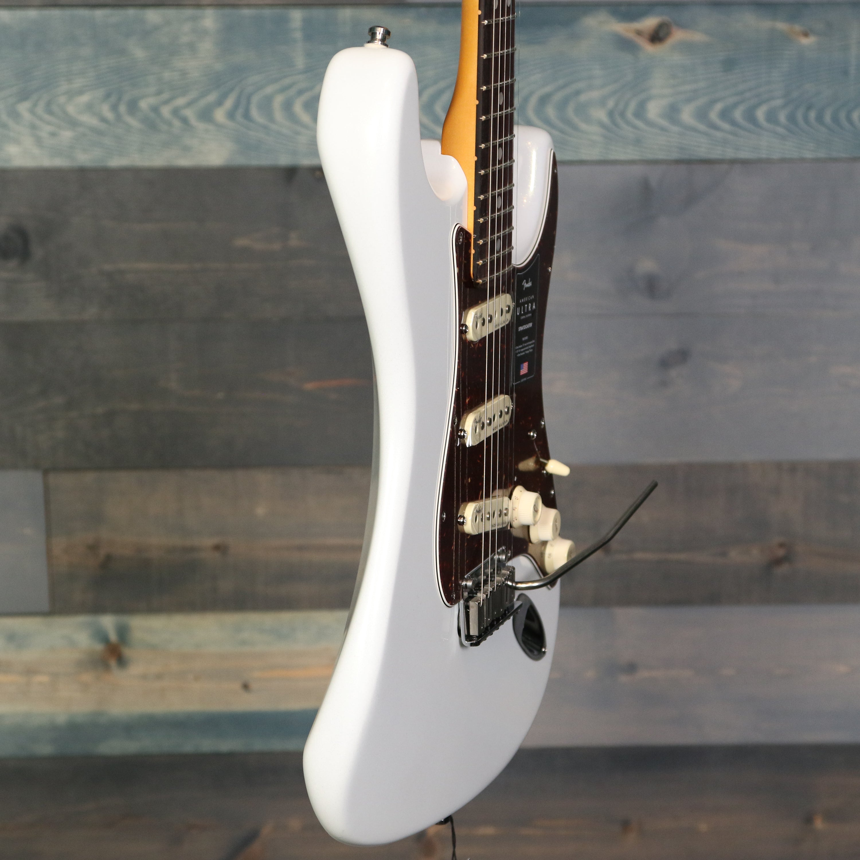 Fender American Ultra Stratocaster, Rosewood Fingerboard, Arctic Pearl