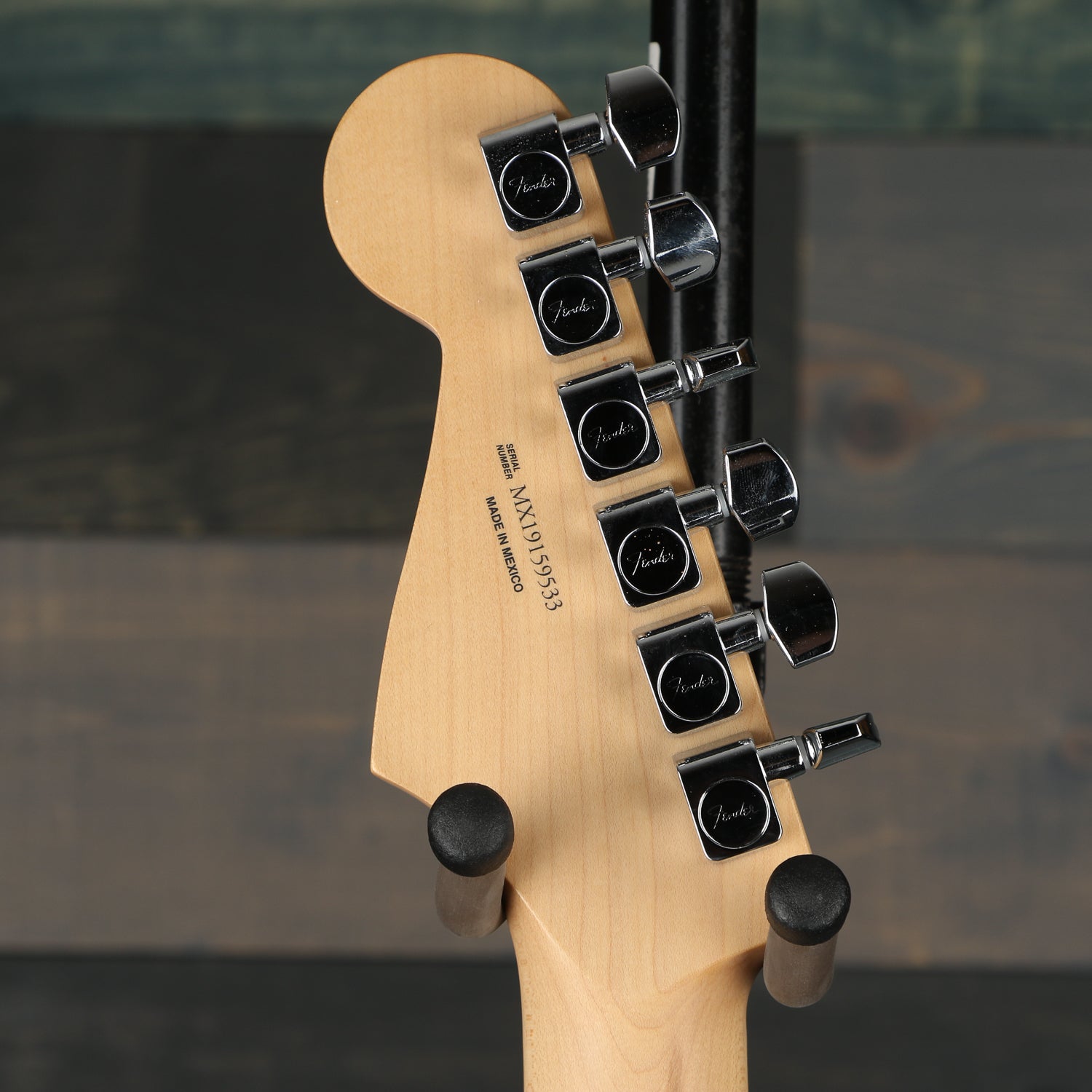 Fender Player Stratocaster®, Maple Fingerboard, Capri Orange