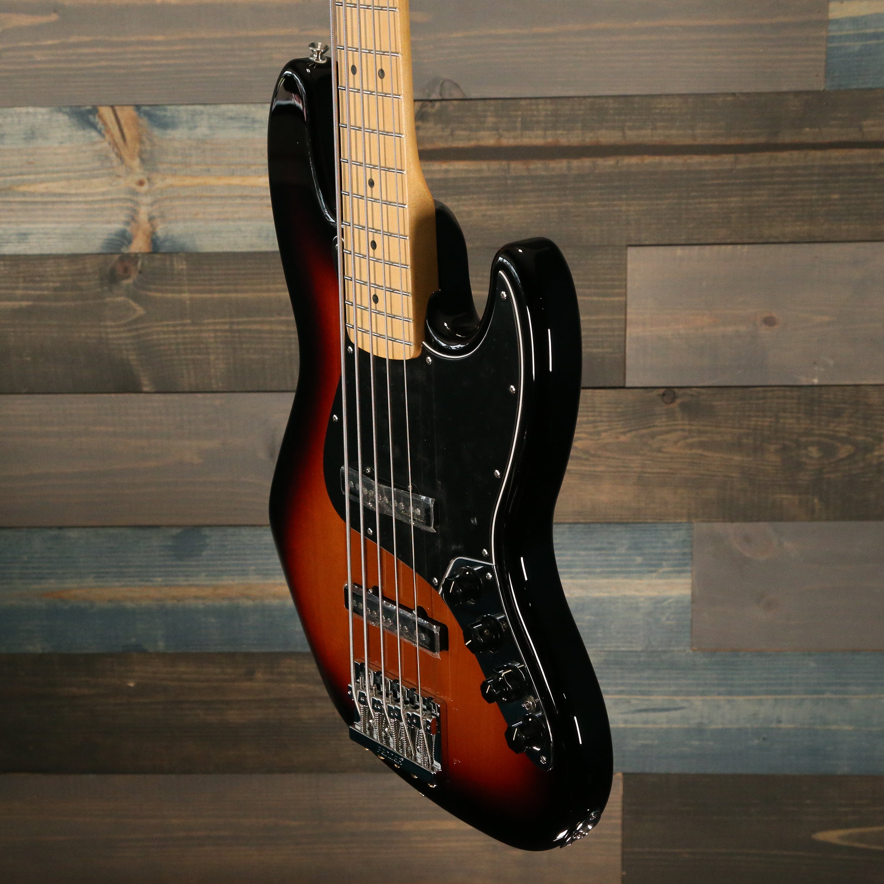 Fender Deluxe Active Jazz Bass® V, Maple Fingerboard, 3-Color Sunburst