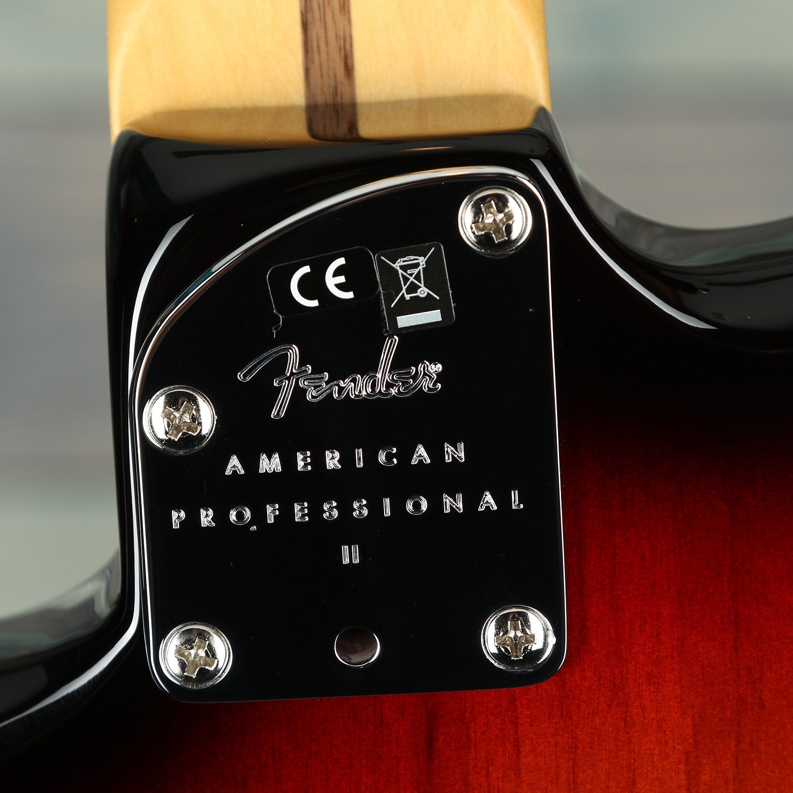 Fender American Professional II Stratocaster HSS, Maple FB, 3-Color Sunburst