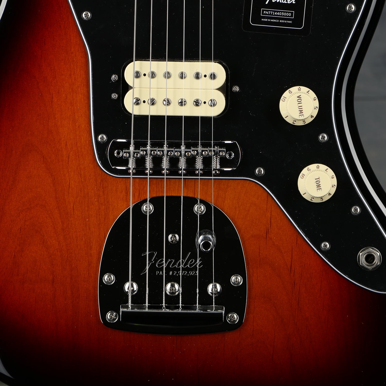 Fender Player Jazzmaster®, Pau Ferro Fingerboard, 3-Color Sunburst