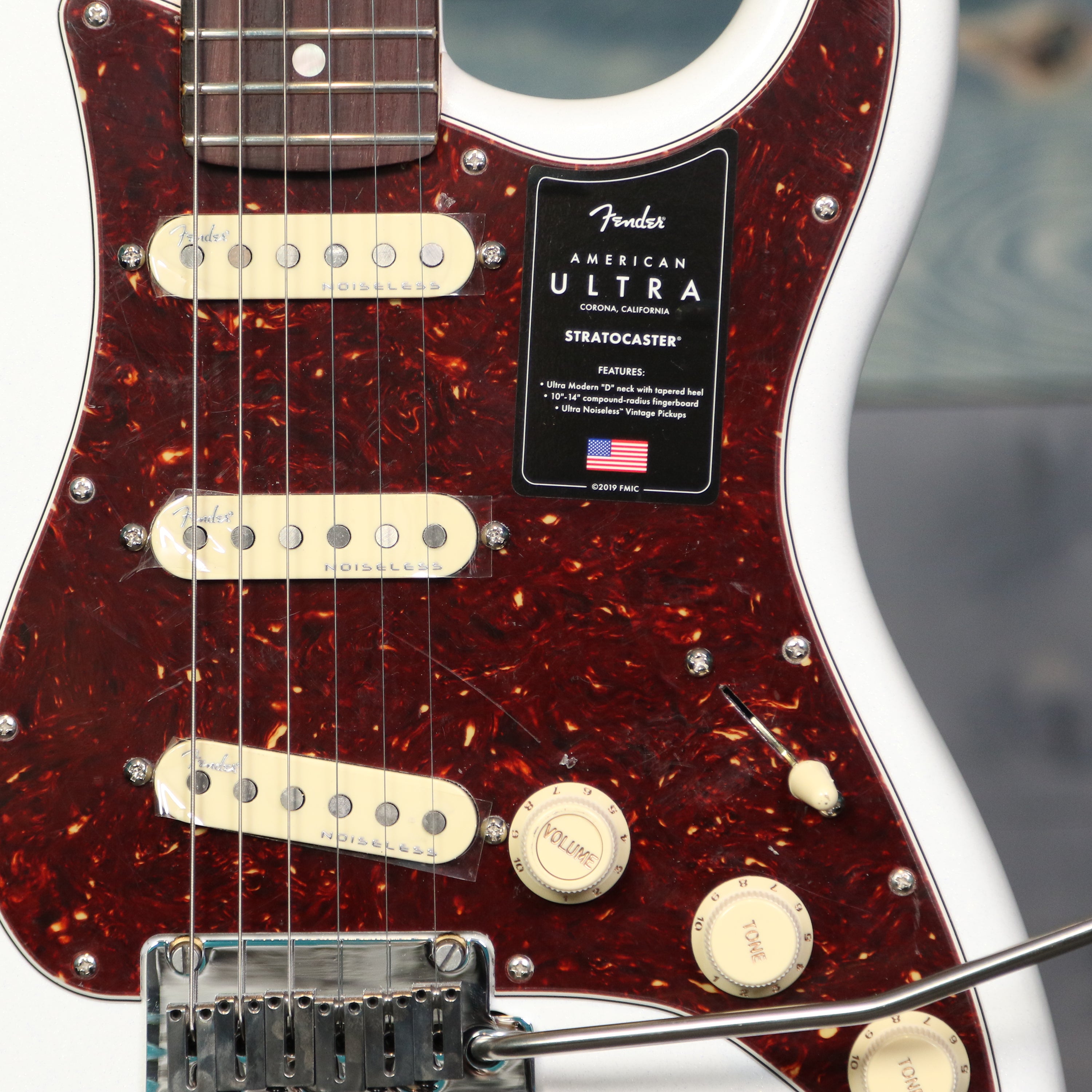 Fender American Ultra Stratocaster, Rosewood Fingerboard, Arctic Pearl