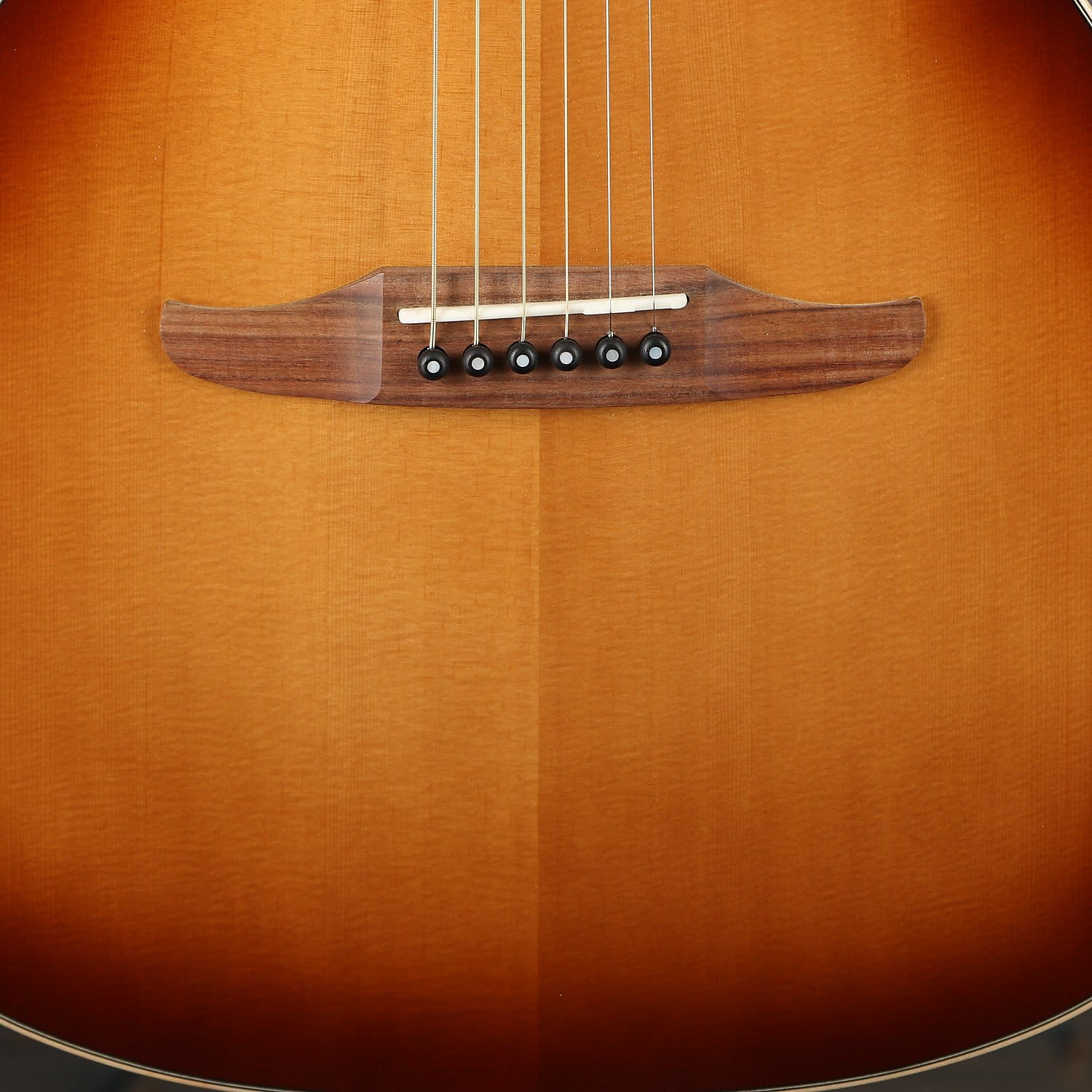 Fender Newporter Classic with Gig Bag, Pau Ferro Fingerboard, Aged Cherry Burst