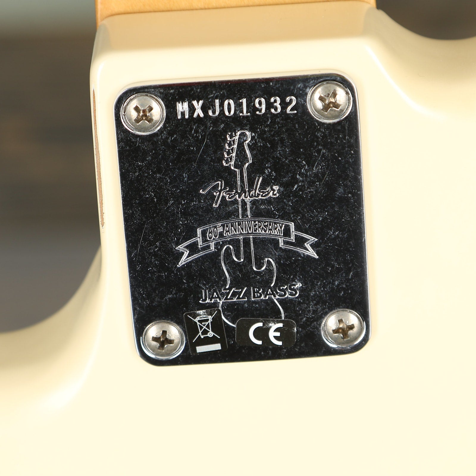 Fender 60th Anniversary Road Worn Jazz Bass, Pau Ferro FB, Olympic White