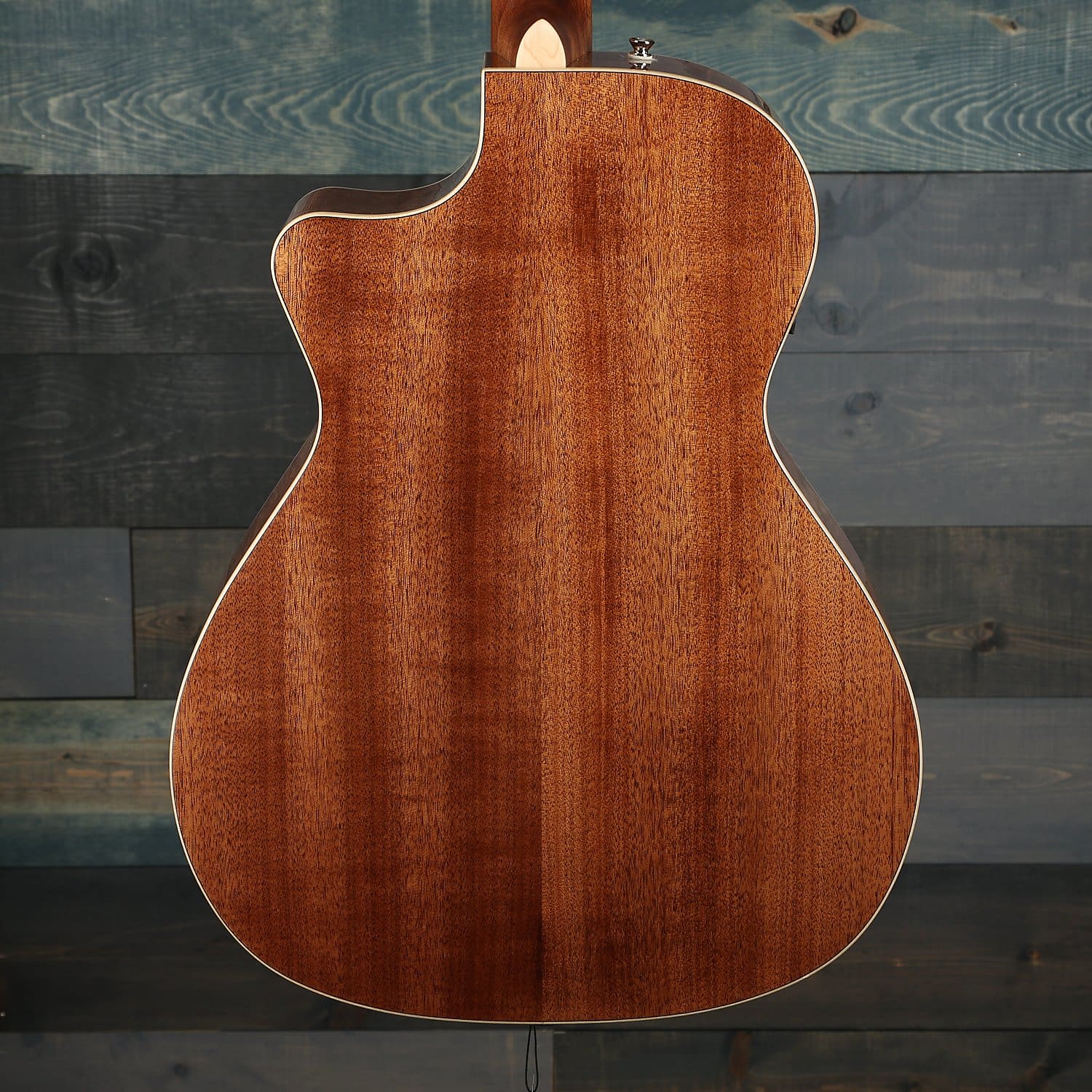 Fender Newporter Classic with Gig Bag, Pau Ferro Fingerboard, Aged Cherry Burst