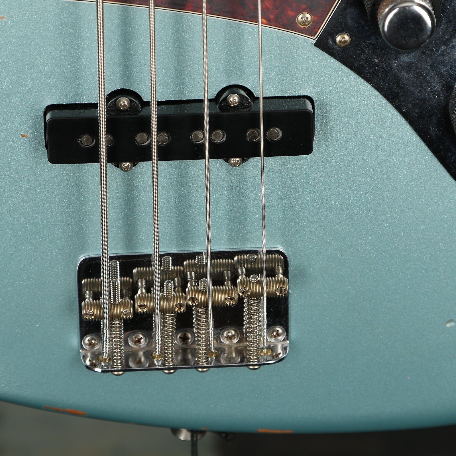 Fender 60th Anniversary Road Worn Jazz Bass Pau Ferro Fretboard Firemist Silver