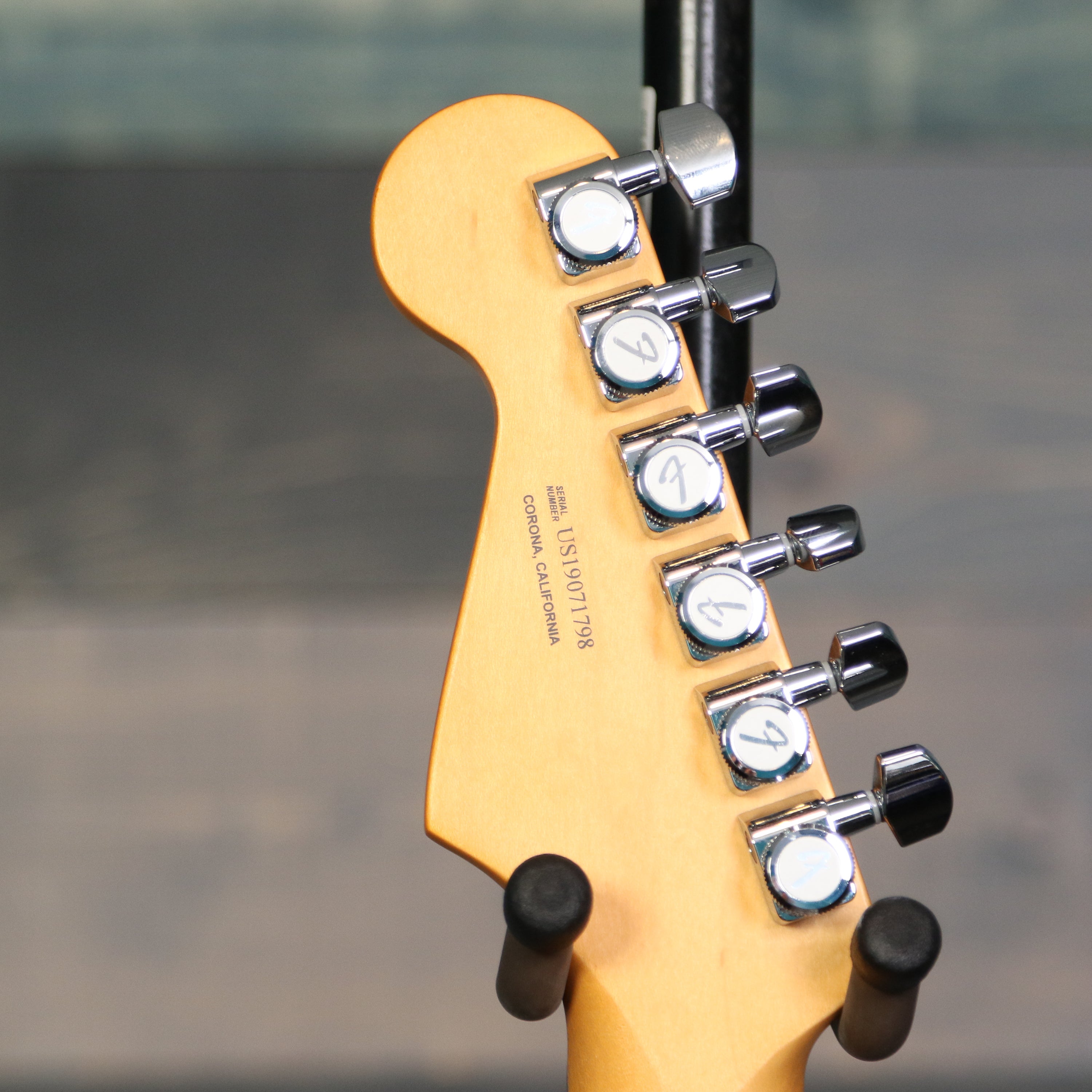 Fender American Ultra Stratocaster, Rosewood Fingerboard, Arctic Pearl