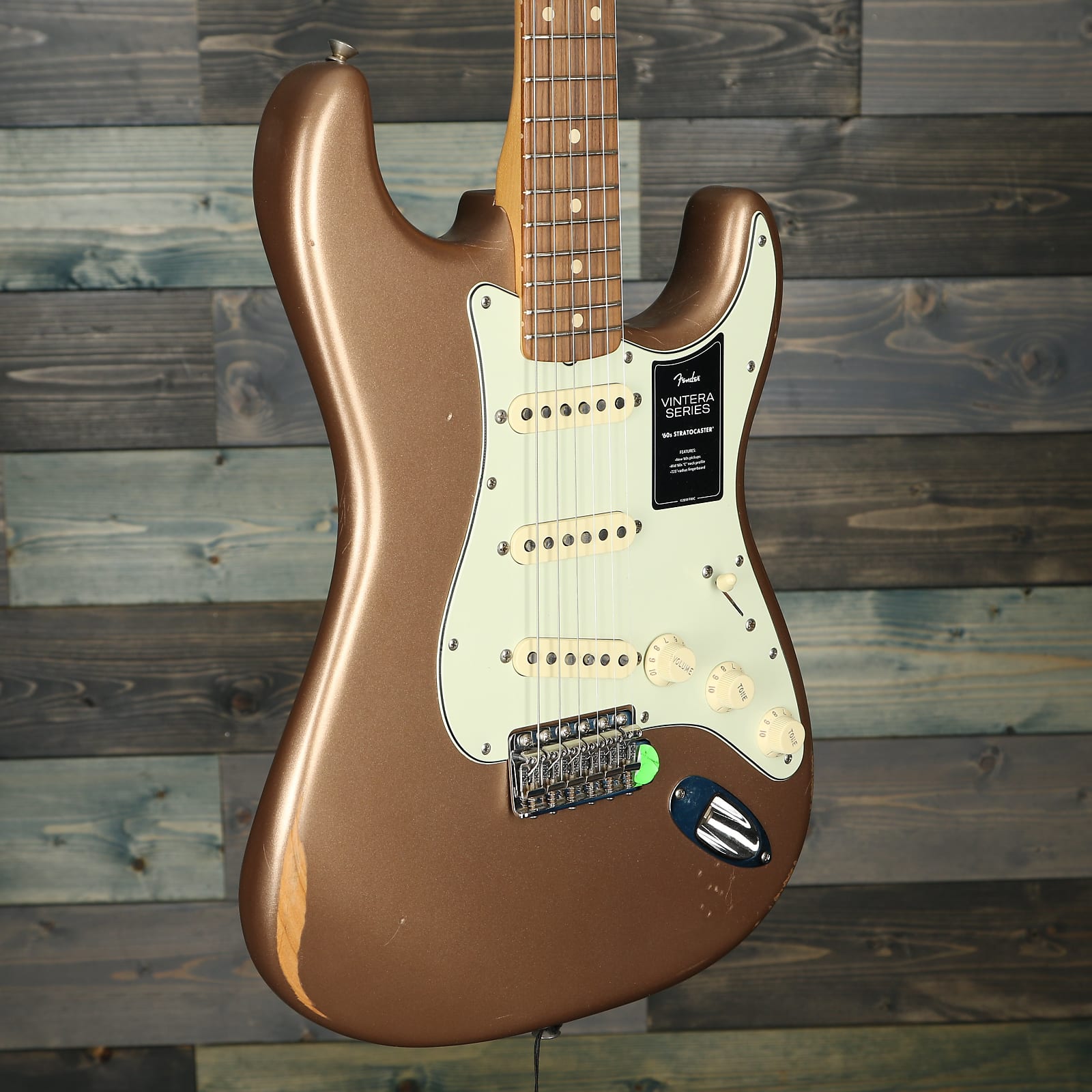 Fender Vintera Road Worn '60s Stratocaster, Pau Ferro FB, Firemist Gold