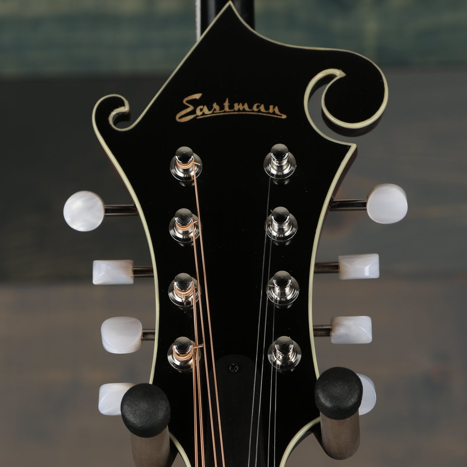 Eastman MD614 F Style Oval Hole Classic Mandolin w/case