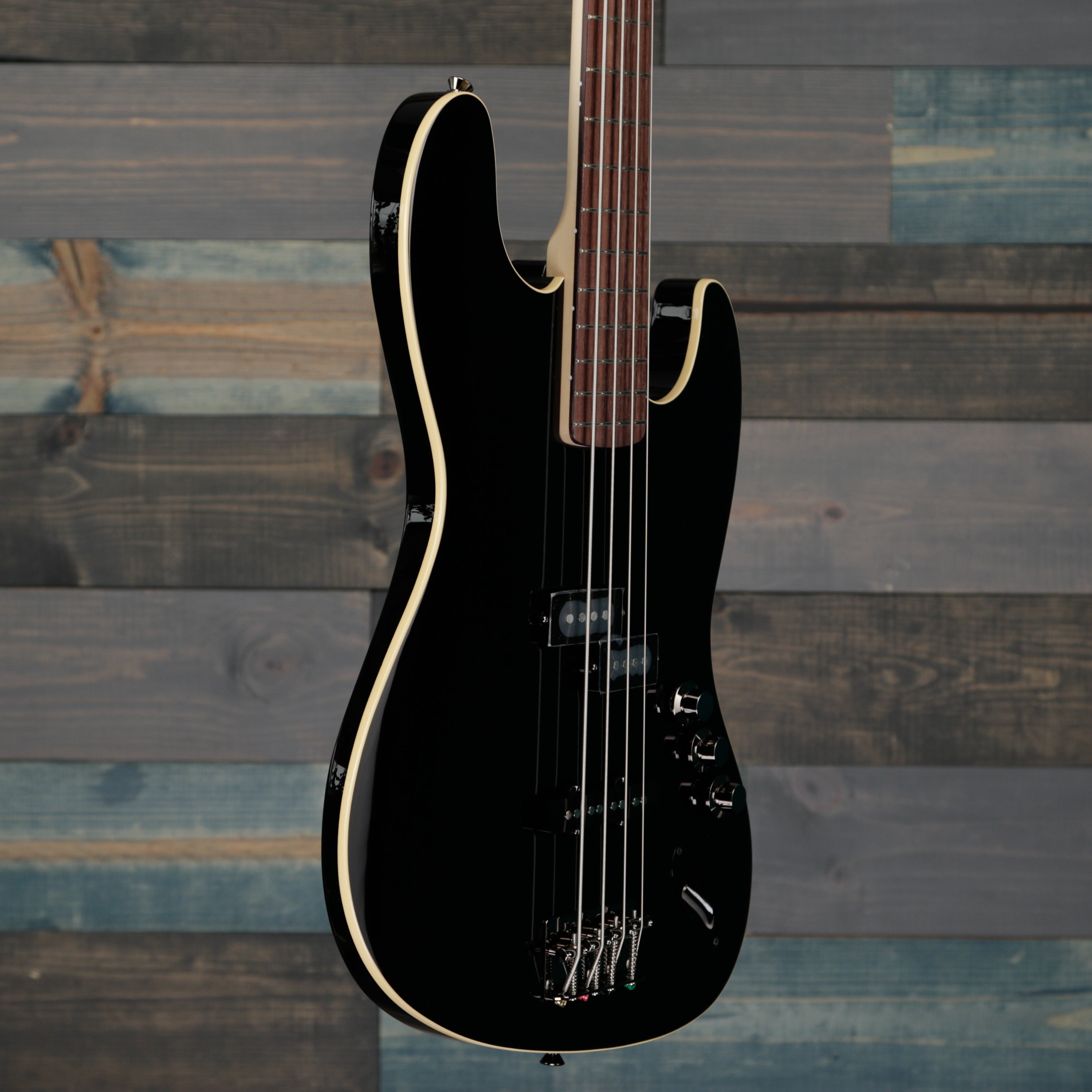 Fender Aerodyne Jazz Bass Rosewood Stained Fingerboard, Black, No Pickguard