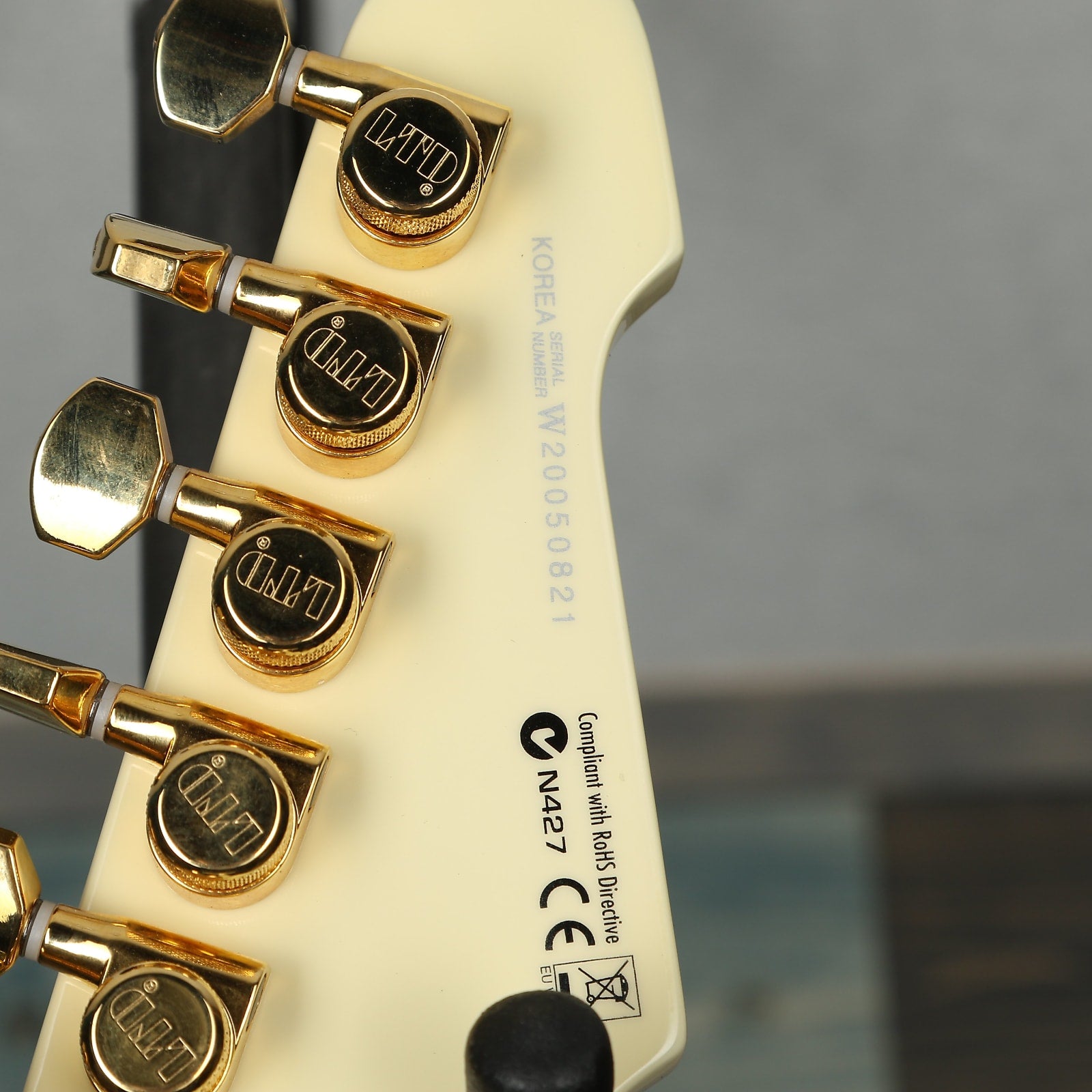 ESP LTD Phoenix-1000 - Vintage White