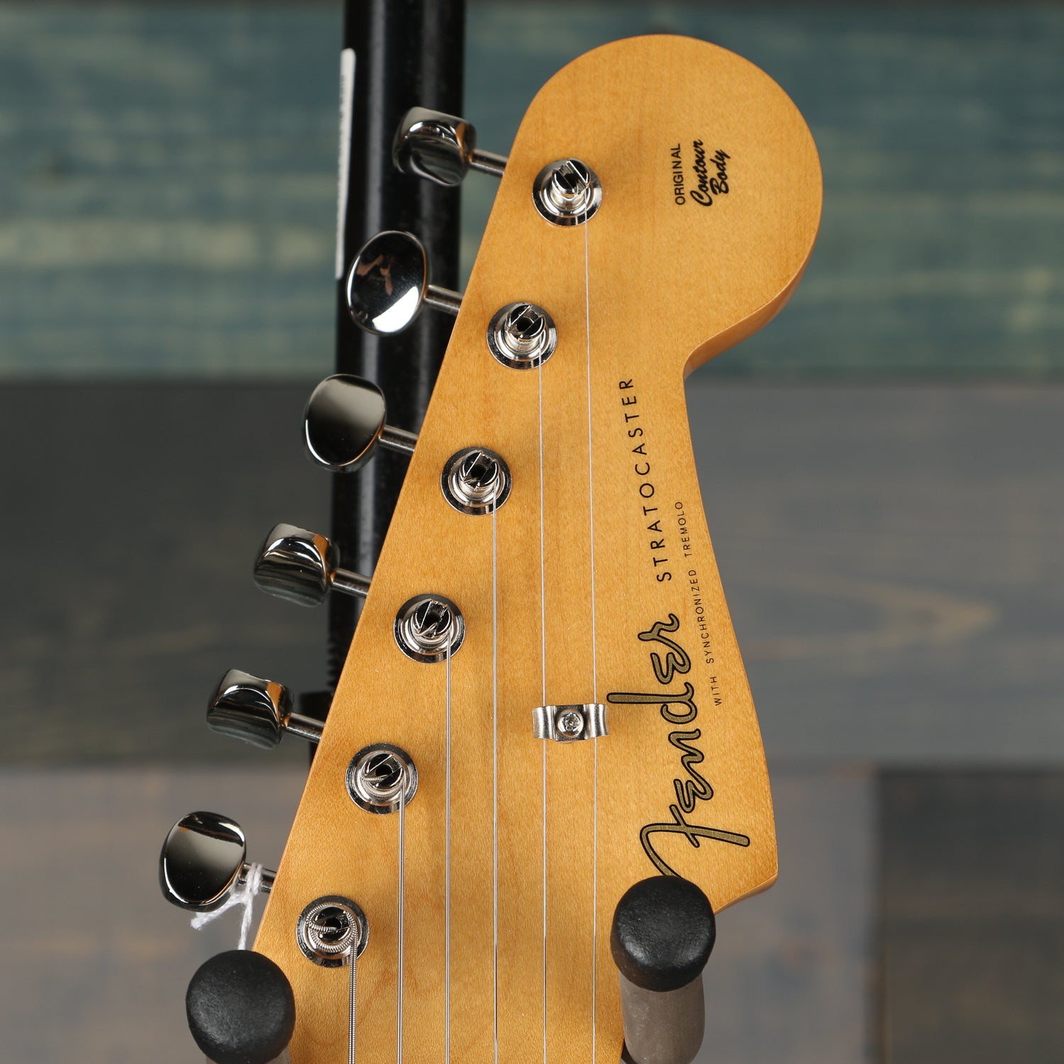 Fender Vintera '60s Stratocaster, Pau Ferro Fingerboard, 3-Color Sunburst