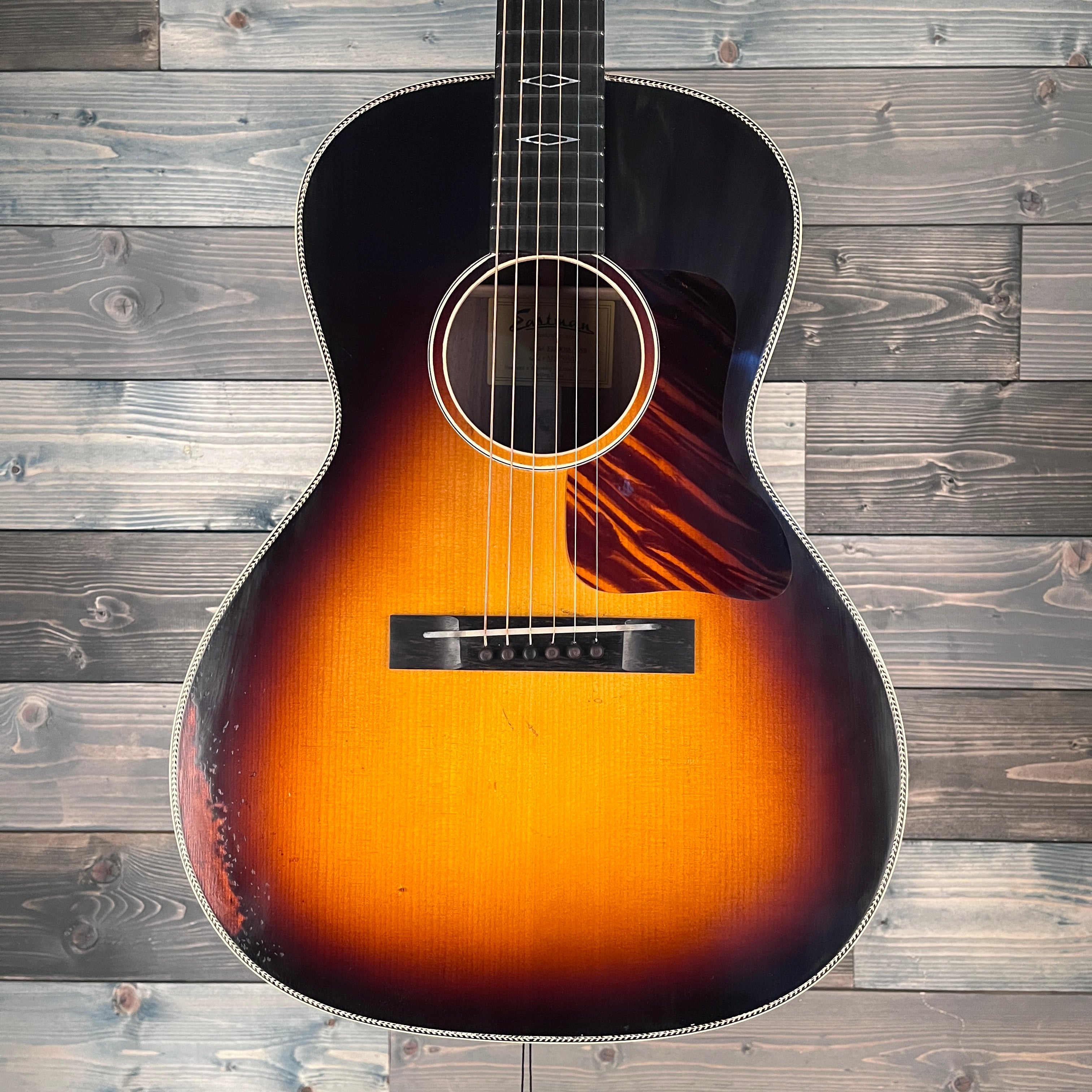 Eastman E22OOSS/v Acoustic Guitar - Antique Sunburst