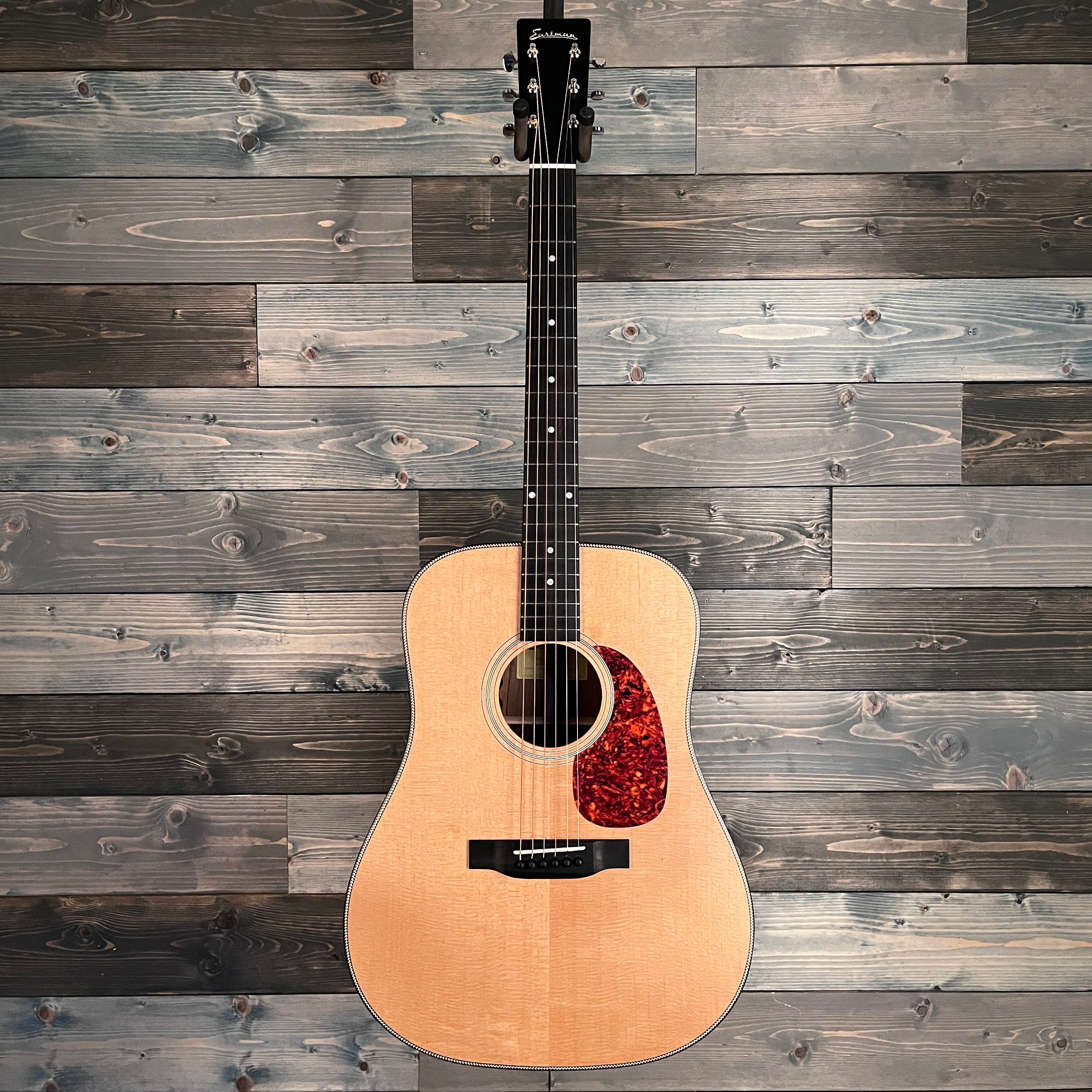 Eastman E3DE Dreadnought Acoustic Guitar - Natural