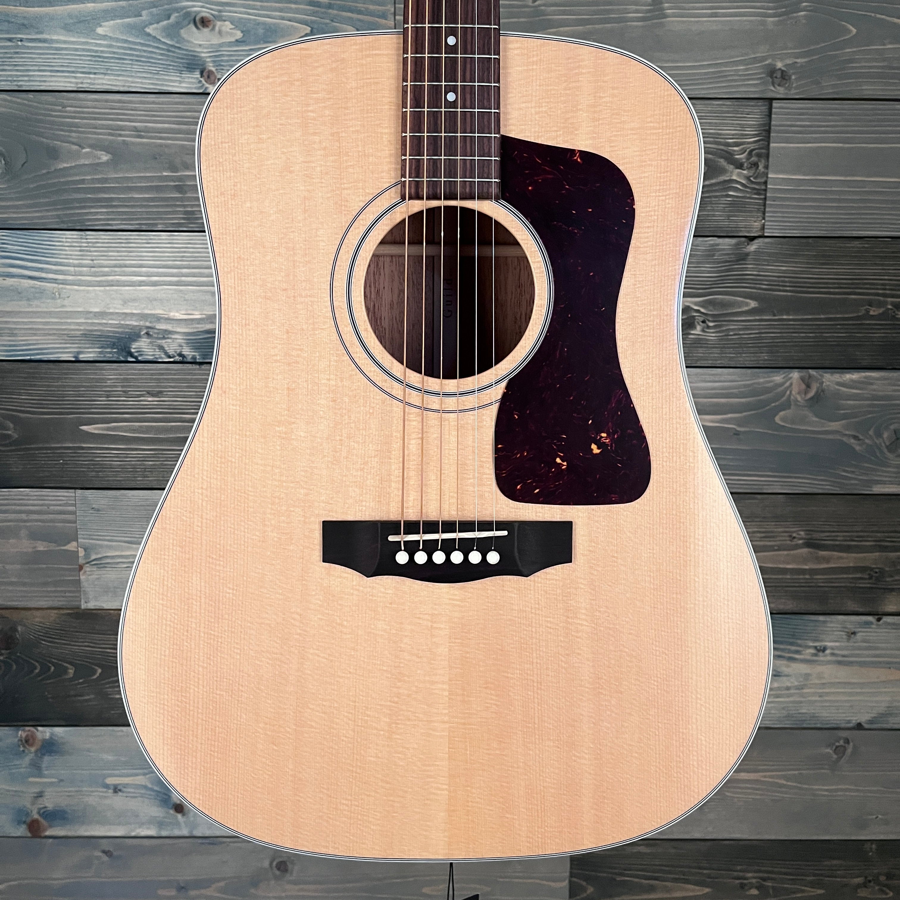 Guild D-40 Acoustic Guitar - Standard Natural