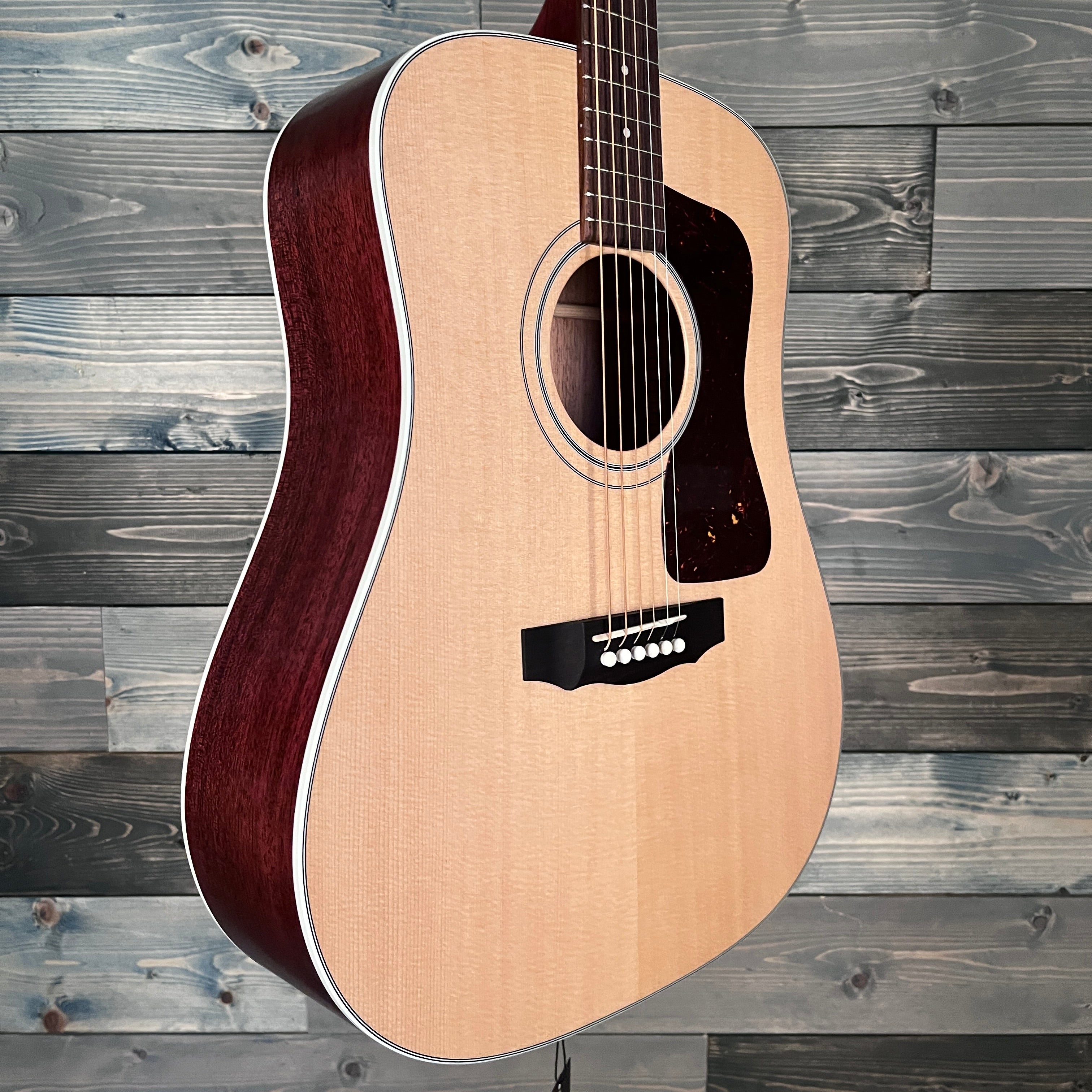 Guild D-40 Acoustic Guitar - Standard Natural