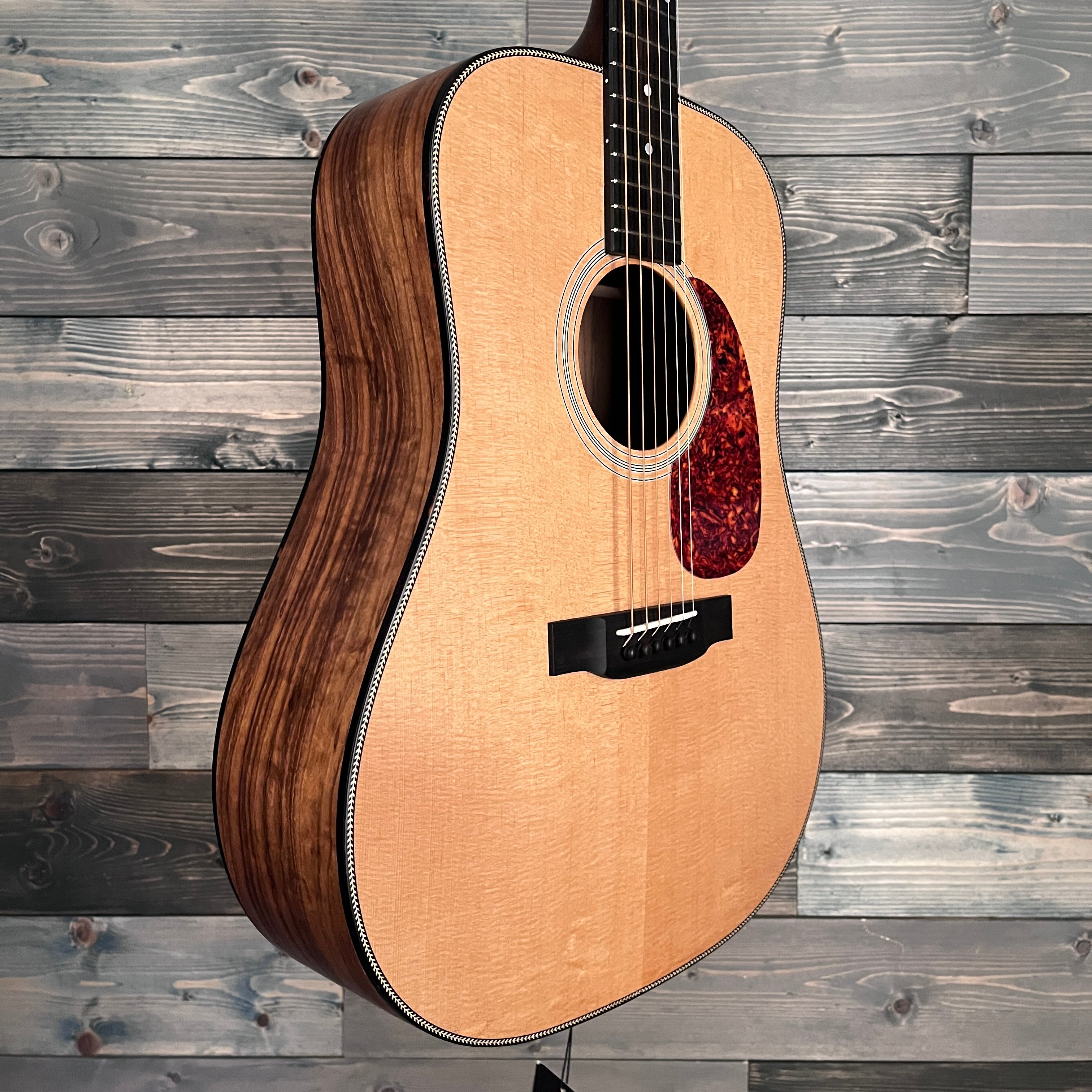 Eastman E3DE Dreadnought Acoustic Guitar - Natural