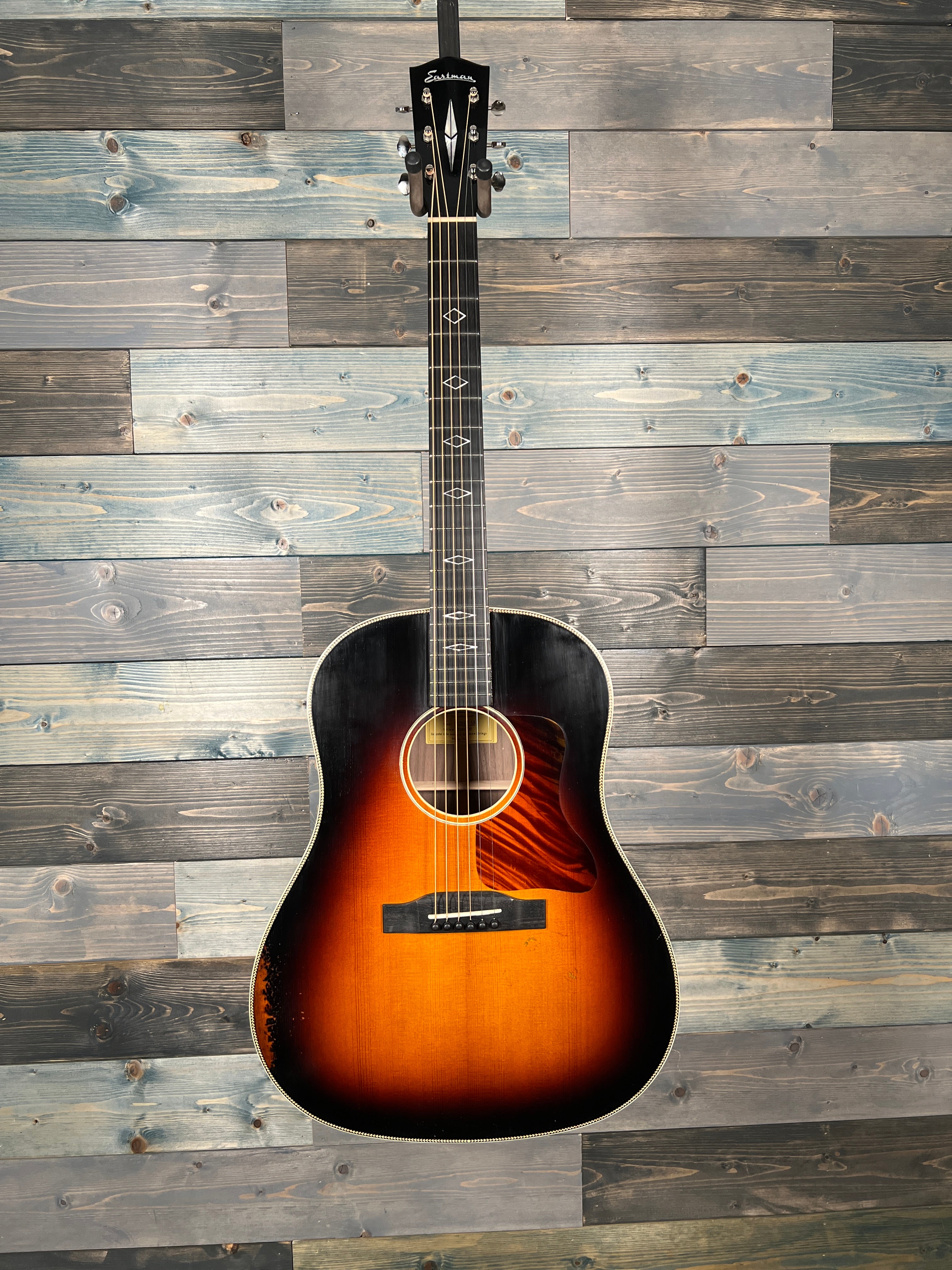 Eastman E22SS/V Acoustic Guitar - Antique Sunburst
