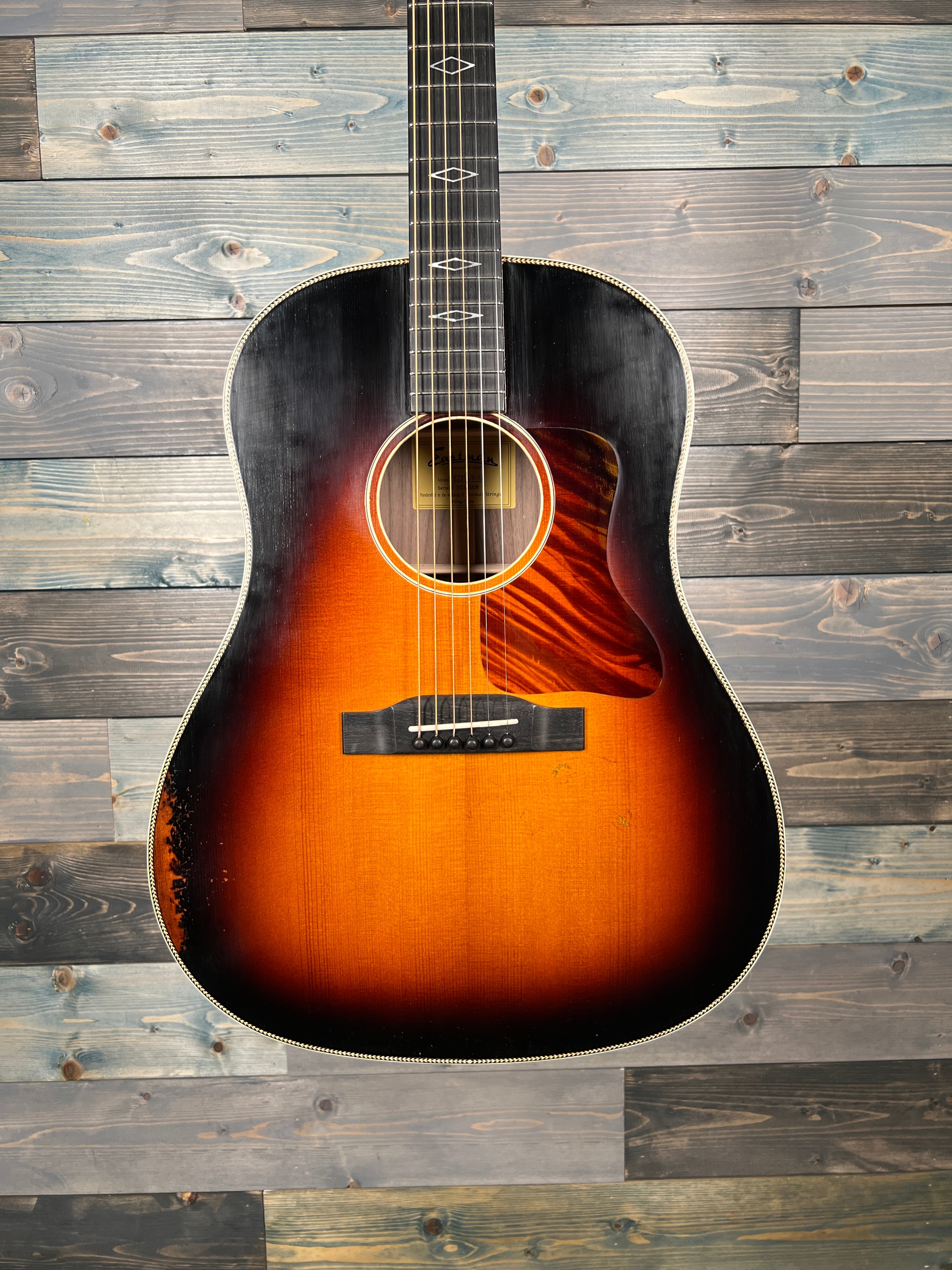 Eastman E22SS/V Acoustic Guitar - Antique Sunburst