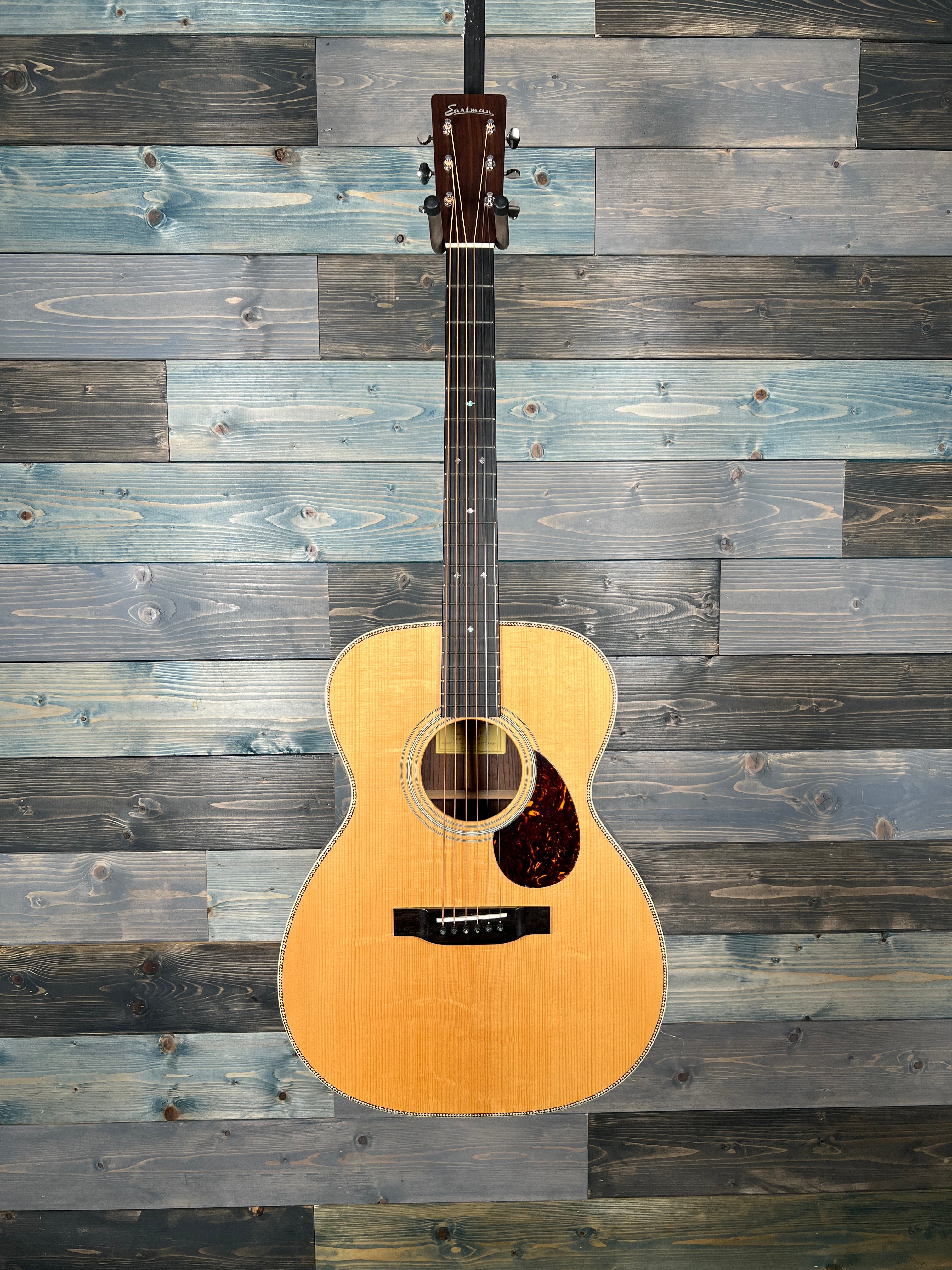 Eastman Guitars E20OM-TC Thermocured Solid Top Acoustic Guitar