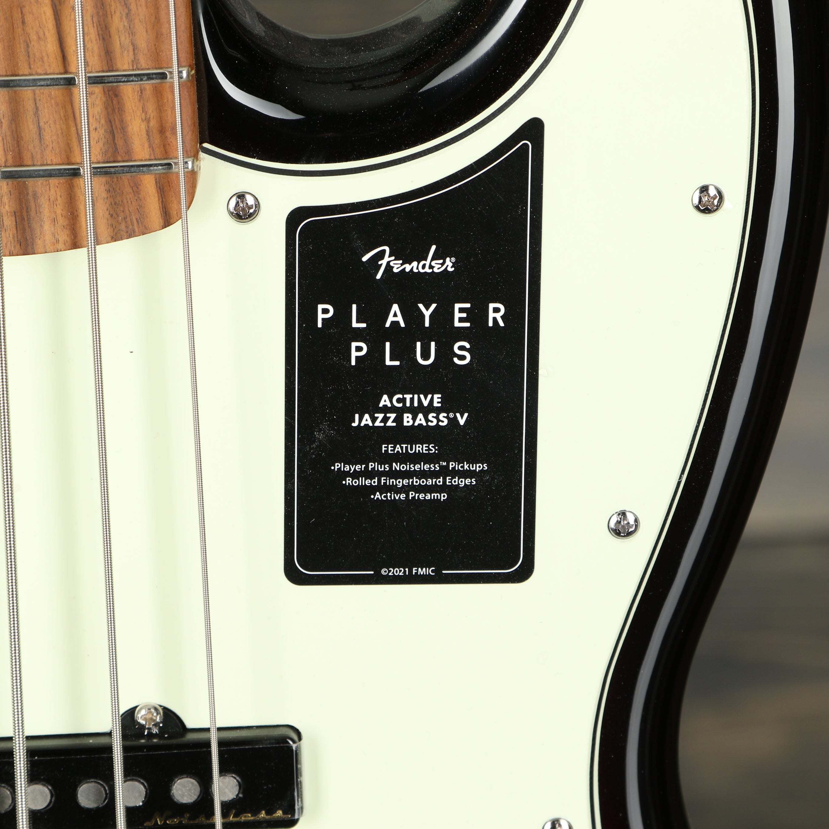 Fender Player Plus Jazz Bass V, Pau Ferro Fingerboard, 3-Tone Sunburst