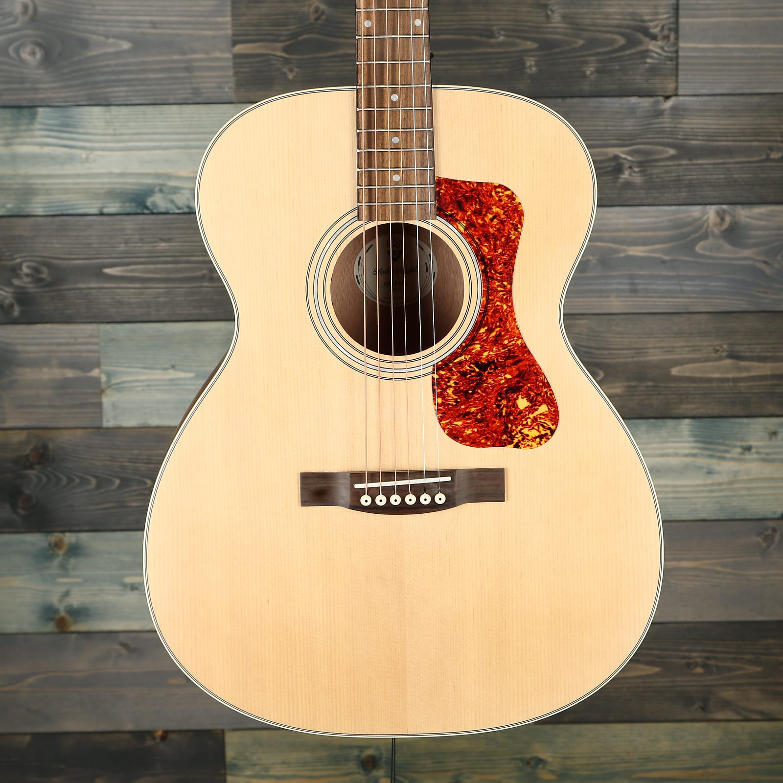 Guild OM-240E Orchestra Model Acoustic - Natural Satin