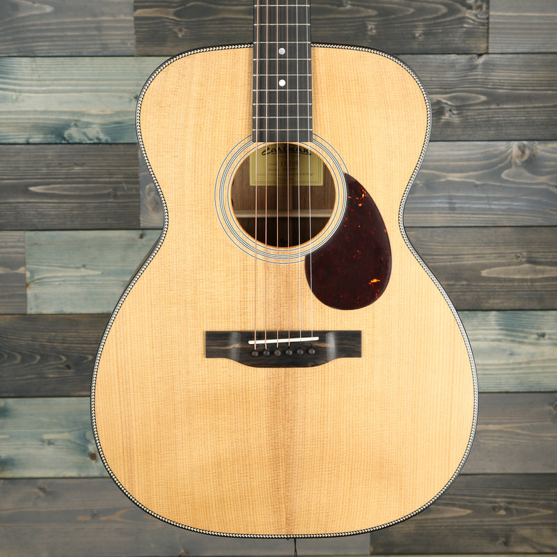 Eastman E3OME Acoustic Guitar - Natural