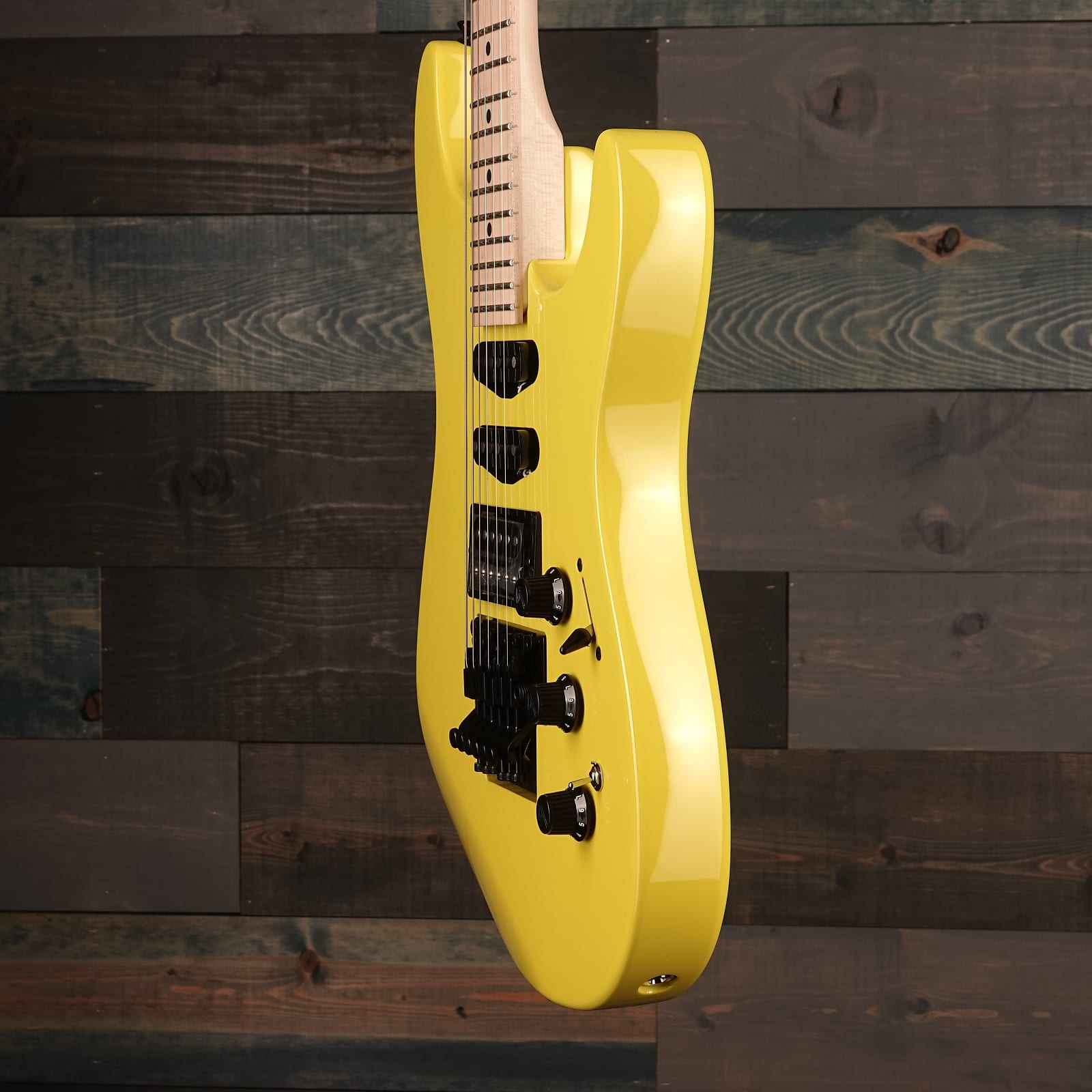 Fender Limited Edition HM Strat®, Maple Fingerboard, Frozen Yellow