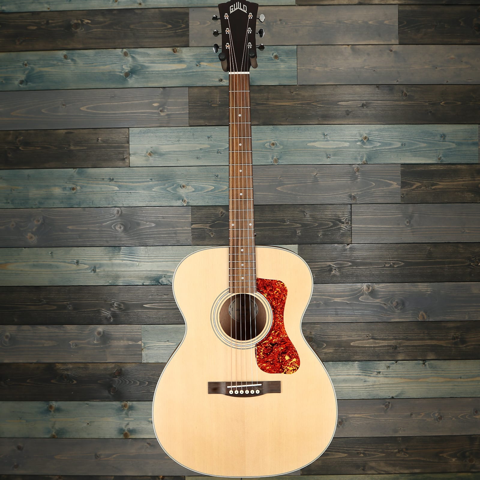 Guild OM-240E Orchestra Model Acoustic - Natural Satin