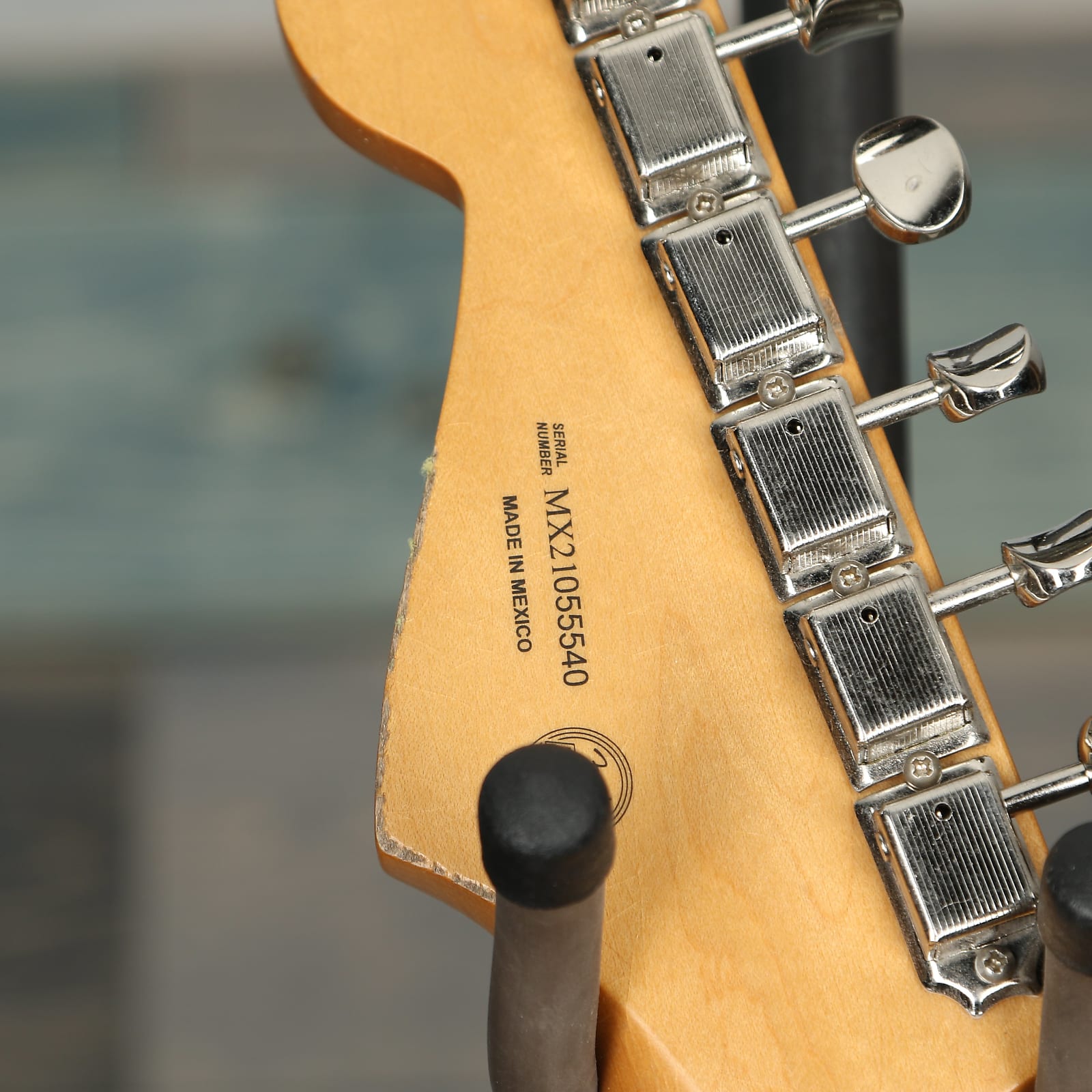 Fender Vintera Road Worn '60s Stratocaster, Pau Ferro FB, Firemist Gold