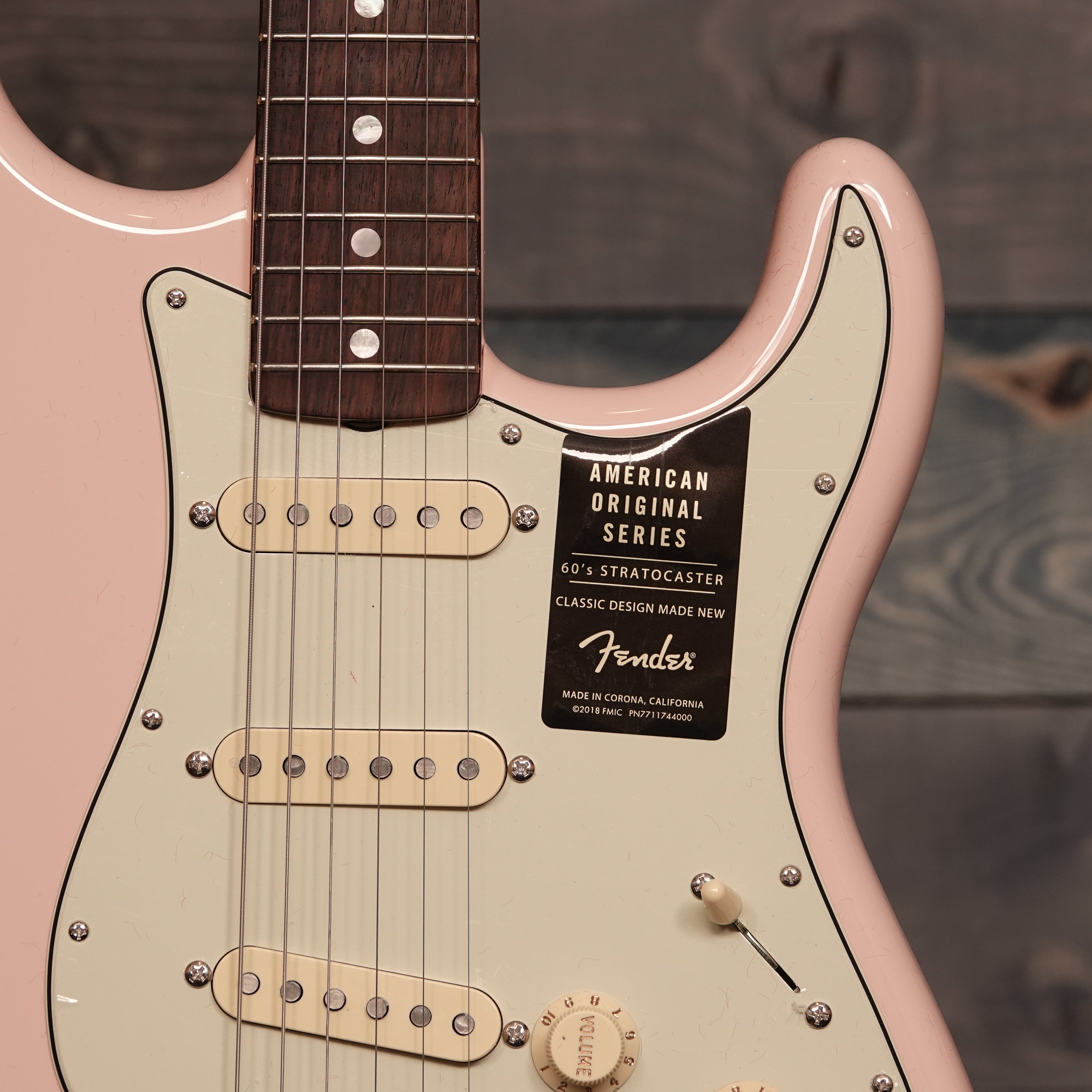 Fender  American Original '60s Stratocaster®, Rosewood Fingerboard, Shell Pink