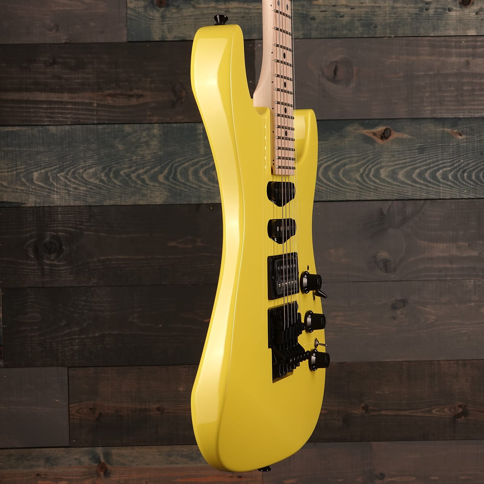 Fender Limited Edition HM Strat®, Maple Fingerboard, Frozen Yellow