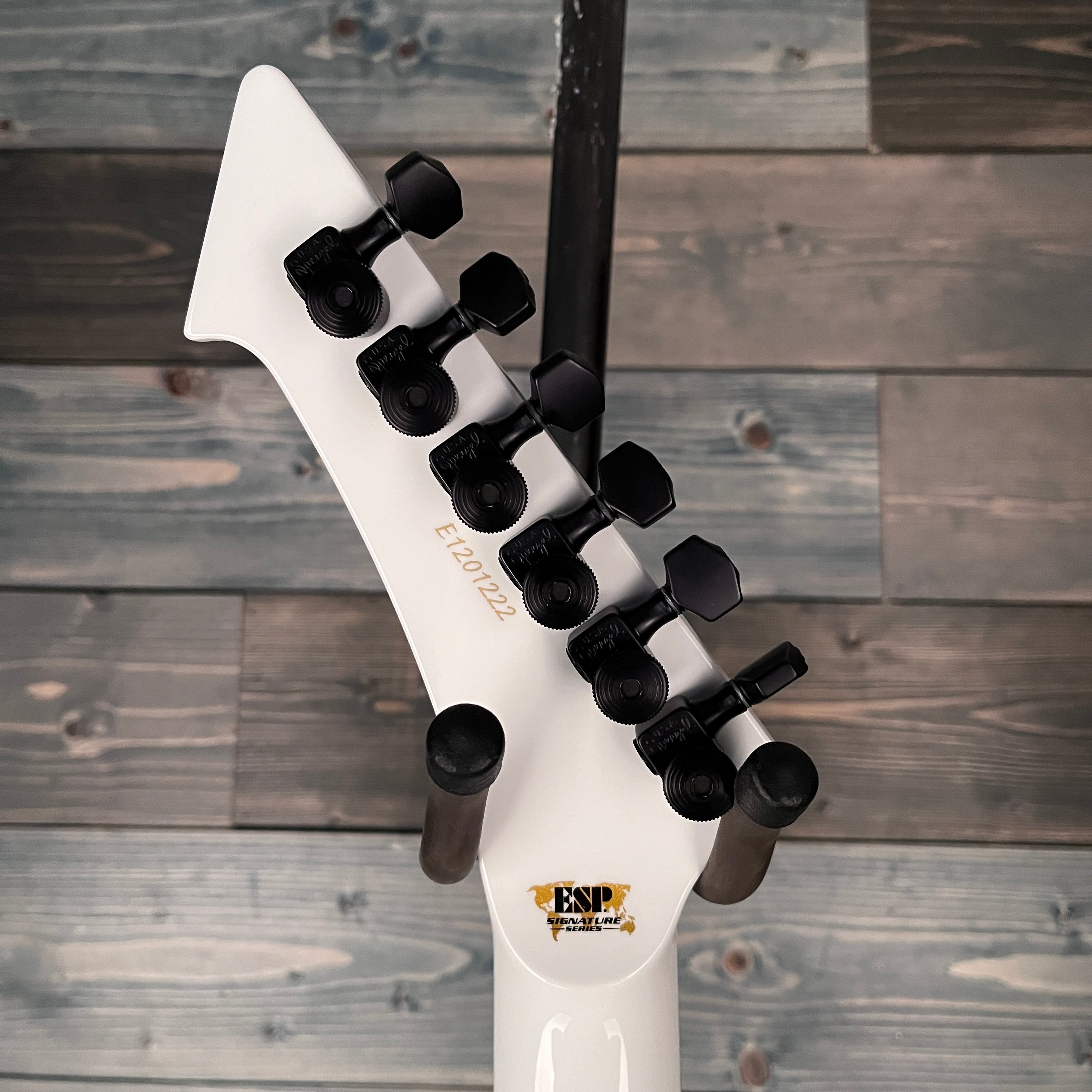 ギター LTD SNAKEBYTE  White Amazon.com: ESP LTD James Hetfield Signature Snakebyte