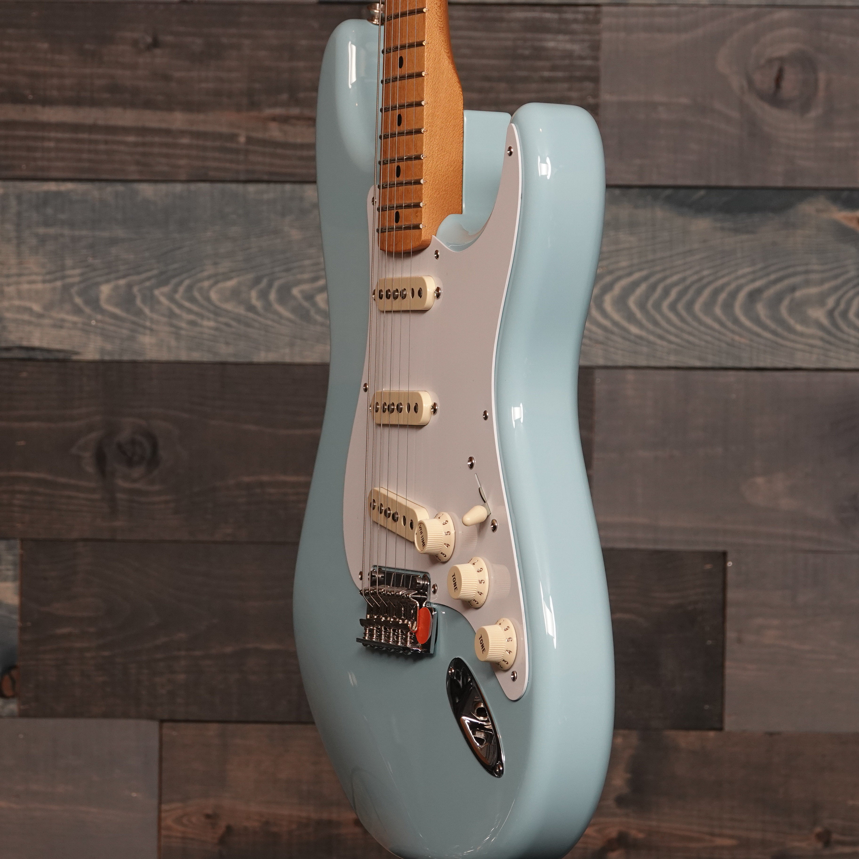 Fender Vintera '50s Stratocaster Modified, Maple Fingerboard, Daphne Blue