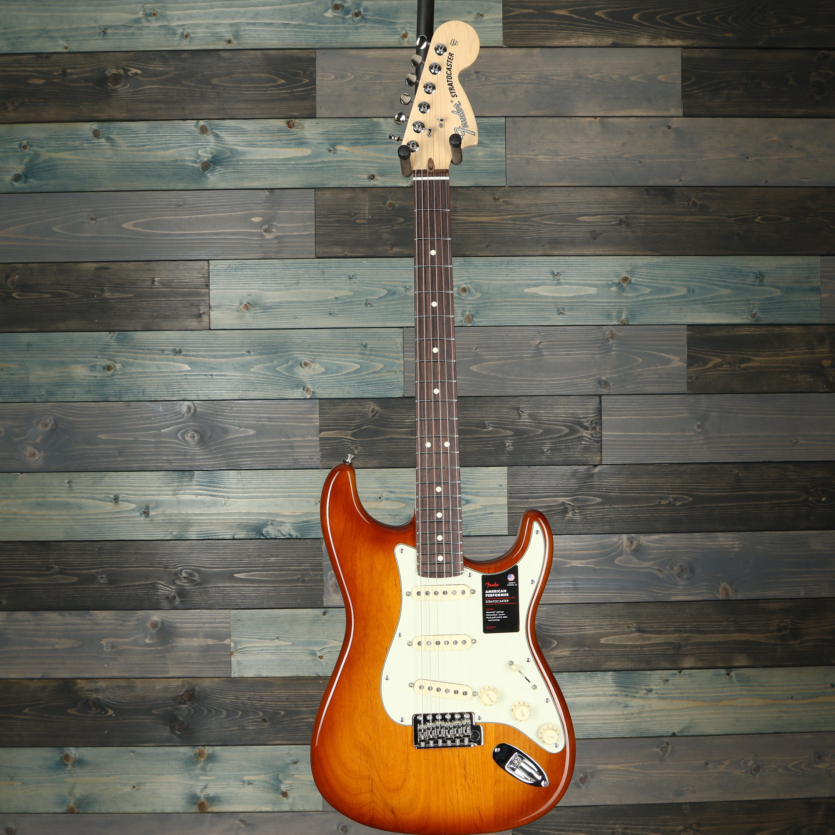 Fender American Performer Stratocaster, Rosewood Fingerboard, Honey Burst